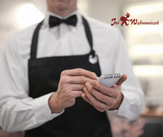 OFERTA PRACY – KELNER / KELNERKA (pełny etat)